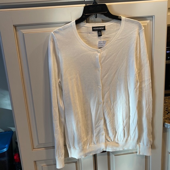 New! Permanent sweater in white. - Picture 1 of 2
